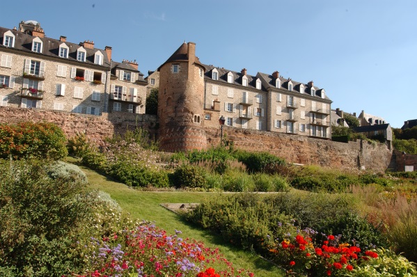 КАНКАЛЬ (CANCALE) – Бретания/ СЕН-МАЛО (ST MALO), 3 день Замки Долины Луары/ Париж - student2.ru