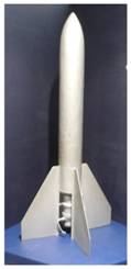 В средней части корпуса ракеты был введён арматурный отсек с редуктором давления воздуха и клапанами, хвостовое оперение дюралюминиевое. - student2.ru