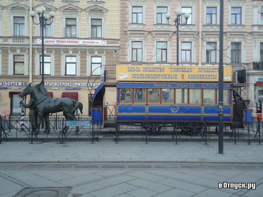 Фото и описание: Памятник А.В. Суворову - student2.ru