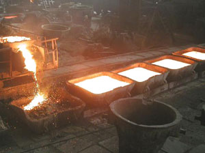 Прокатное производство состоит из семи цехов: обжимного (блюминг 1 и 2), прокатного (сортопрокатный 1-3), вальцетокарный, цех переработки металлопродукции - student2.ru