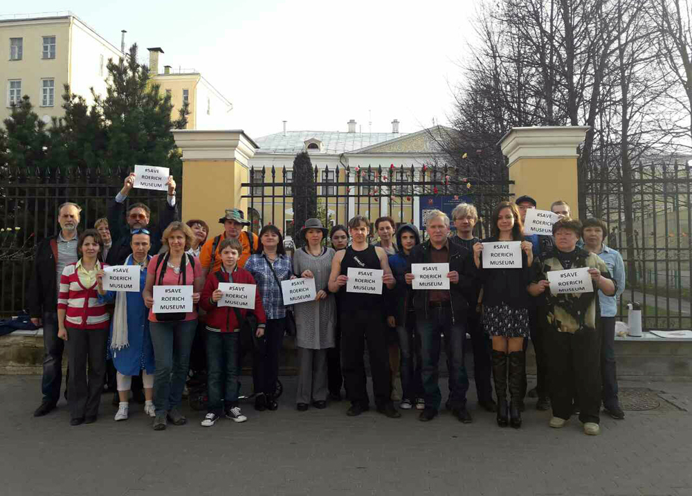 ПРЯМАЯ ТРАНСЛЯЦИЯ ЗАХВАТА МУЗЕЯ РЕРИХА И ИЗЪЯТИЯ НАСЛЕДИЯ. 29.04.2017 — 18:22 - student2.ru