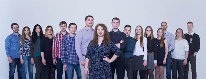 Над разработкой сайта работает команда из 8 специалистов - student2.ru