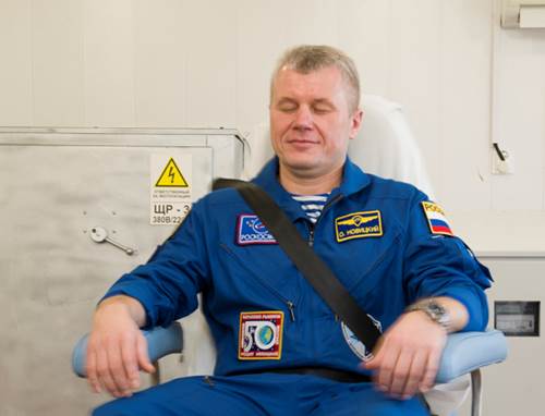 Космонавт постоянно учится и совершенствуется, независимо от того, слетал он уже в космос или ещё нет. - student2.ru