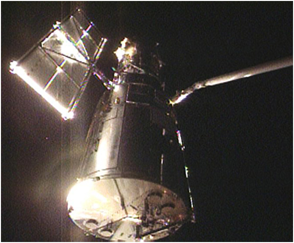 Космический челнок в самом начале миссии разрушился в результате взрыва внешнего топливного бака на 73-й секунде полёта. - student2.ru