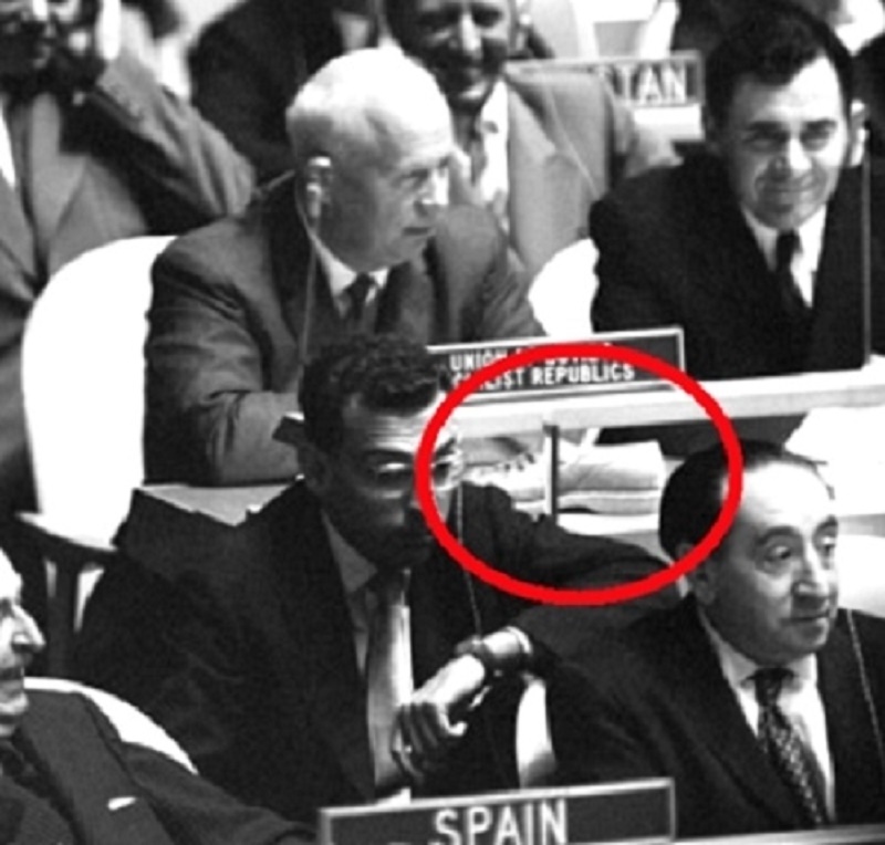 Из истории: как лидер СССР Никита Хрущев стучал ботинком в ООН - student2.ru