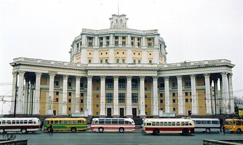 Здание КГБ СССР в Москве. Фото 80-х годов - student2.ru