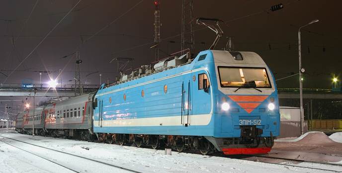 Блок силовых аппаратов А-11 и А-12 расположены в ВВК в разных концах электровоза со стороны кабин №1 и №2. - student2.ru