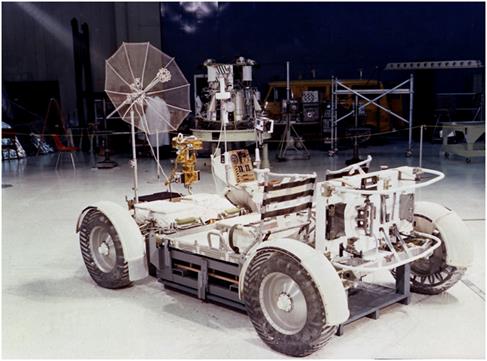 Модификации были внесены и в конструкцию лунного модуля «Аполлона-15» по сравнению с «Аполлоном-14», хотя внешне корабли практически не отличались. - student2.ru