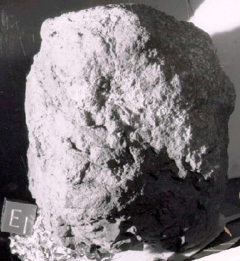 Позднее эта брекчия была названа «Большой Мюли» в честь главного геолога-исследователя миссии Билла Мюльбергера. - student2.ru