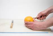 Удивите друзей и знакомых навыками приготовления кальяна на чаше из яблока, апельсина, грейпфрута и ананаса - student2.ru