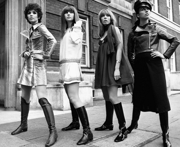 Легендарные 60-е годы - это ярчайшее десятилетие в истории мировой моды, свободное и экспрессивное, период торжественного шествия, так называемой, молодежной моды. - student2.ru
