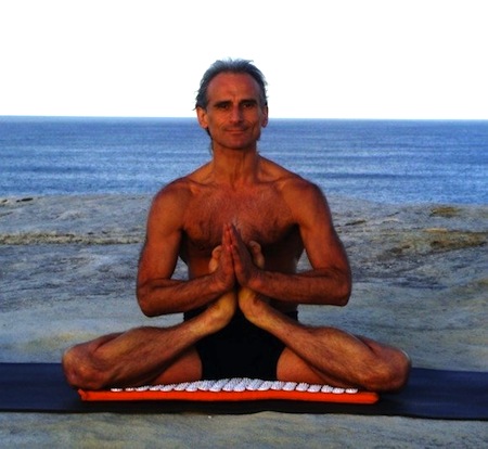 Как вы думаете, йога всем практикующим дает одинаковые преимущества? - student2.ru