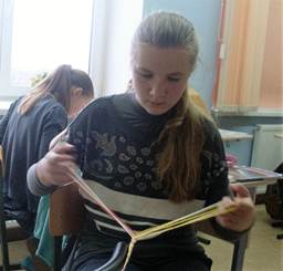 Плетение поясов «Агашник» ( на пальцах) - student2.ru