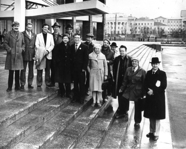 Поэтическое слово держит Юрий Кузнецов. Мурманск, май 1986г - student2.ru