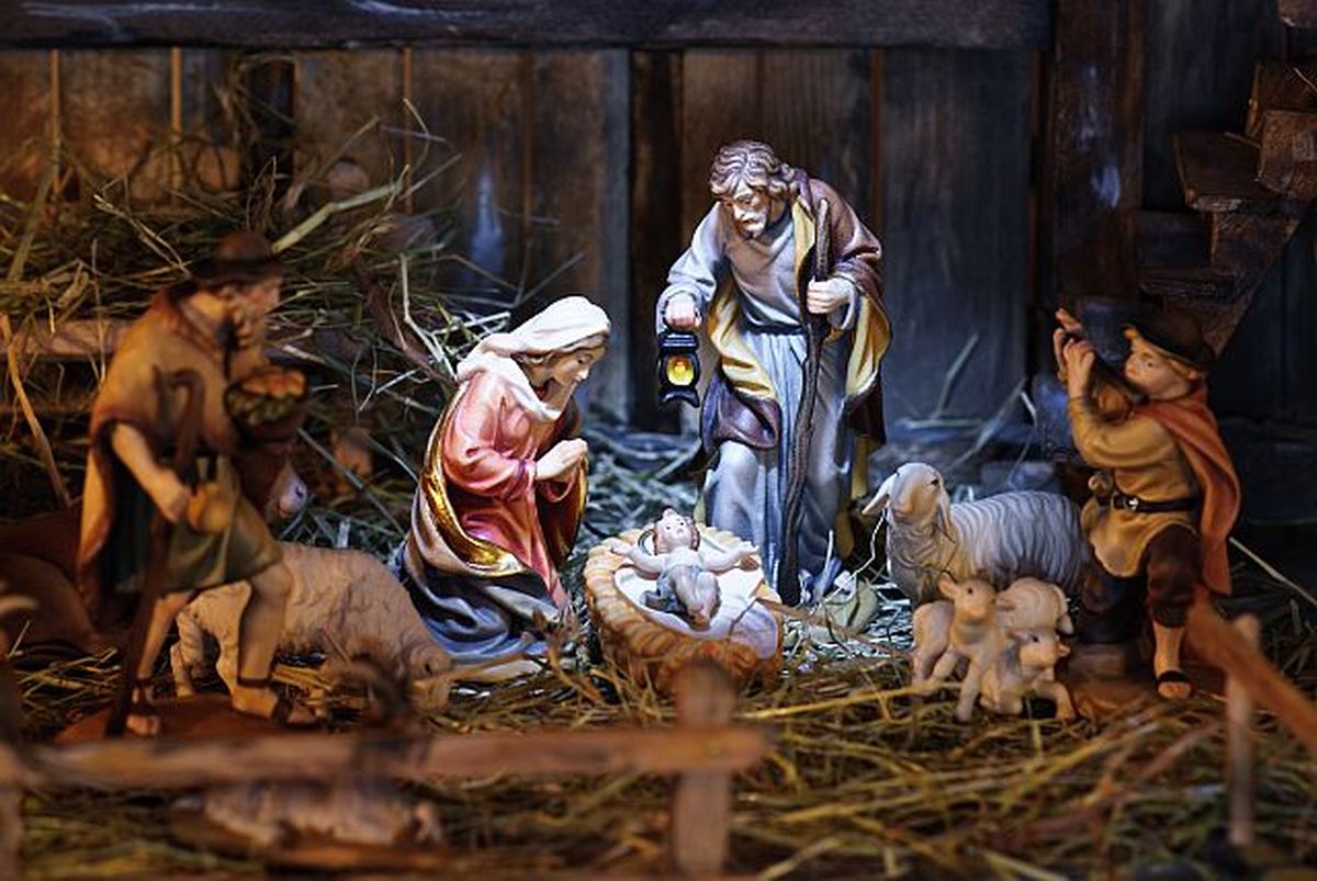 Рождество Христово - самый светлый и долгожданный праздник для всего христианского мира , мы с радостью и любовью в душе ждём его каждый год. - student2.ru