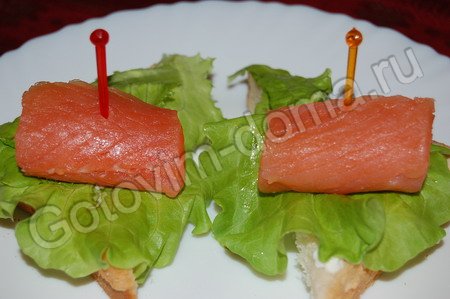 Бутерброд с красной рыбой - student2.ru