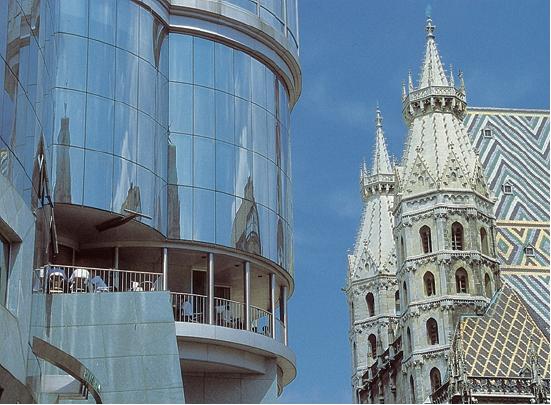 Сецессион (Secession):наиболее значительная постройка в Вене, выполненная в стиле модерн, со знаменитым *Бетховенским фризом - student2.ru